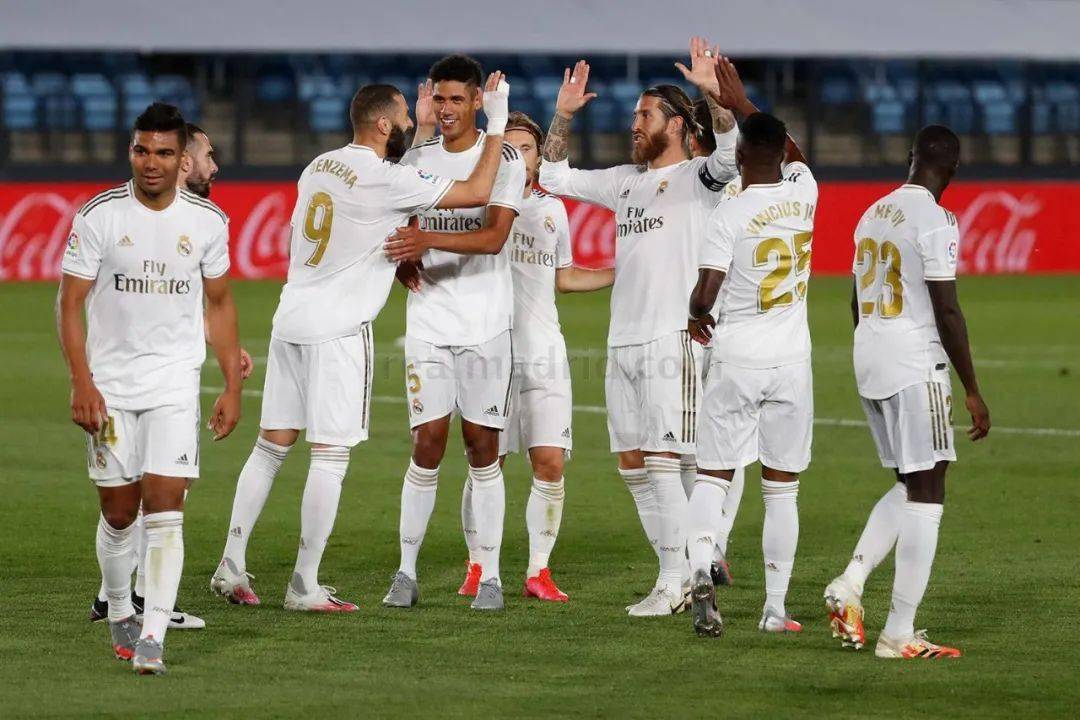 ATP总决赛第4日综述：辛纳两连胜提前晋级，谢尔顿遭逆转无缘四强