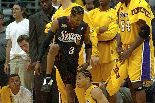 半场：卡利亚里0-0罗马，埃斯波西托造险（半场战报：卡利亚里与罗马互交白卷，埃斯波西托险些破门）