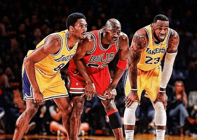 尤文图斯因弗拉霍维奇伤势和薪资问题，被迫考虑续约，但转会市场无明显替代人选，形势艰难。（弗拉霍维奇伤情叠加高薪掣肘，尤文被动推进续约，转会市场无合适替身，局势严峻）