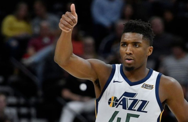 孔帕尼：卡尔能否和梅西相比？我们只想让他成为最好的卡尔（孔帕尼：别拿卡尔和梅西比较，我们只希望他做最好的卡尔）