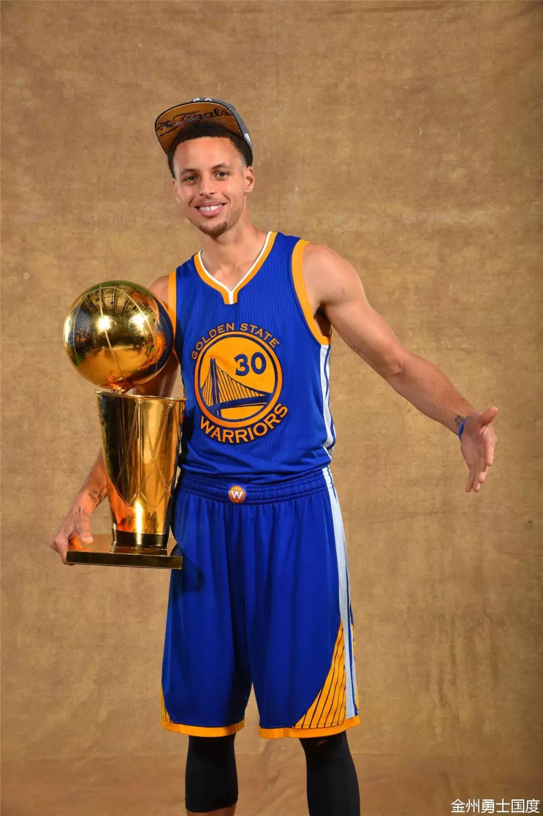 利物浦暂时摆脱困境，但斯洛特执教仍存疑，维尔茨与基耶萨表现关键，战术调整引发争议。（利物浦短暂回暖，斯洛特执教仍受质疑；维尔茨与基耶萨成关键，战术调整掀起争议）