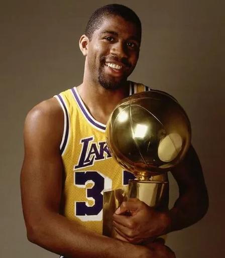 赫拉芬贝赫：我希望能继续和萨拉赫踢球，不知道未来会发生啥（赫拉芬贝赫：盼与萨拉赫继续并肩作战，未来走向尚未可知）